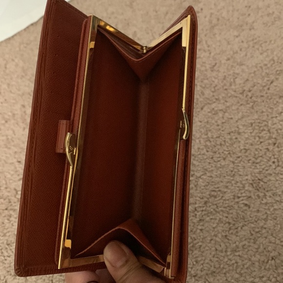 𝓛𝓞𝓤𝓘𝓢 𝓥𝓤𝓘𝓣𝓣𝓞𝓝 Epi Leather Kisslock Brown wallet - Picture 9 of 14